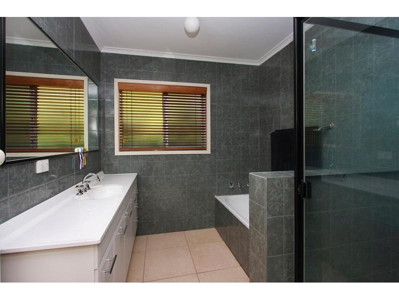 16 Aneto Street, Riverhills QLD 4074