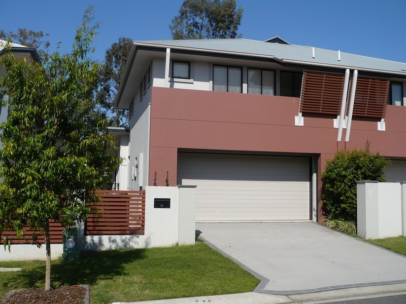 7 4  Greenway Circuit, Mount Ommaney QLD 4074