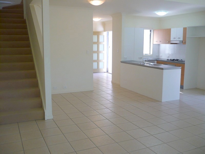 7 4  Greenway Circuit, Mount Ommaney QLD 4074