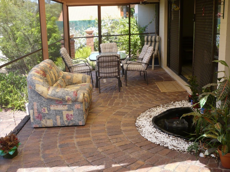 2 Waigen Close, Westlake QLD 4074