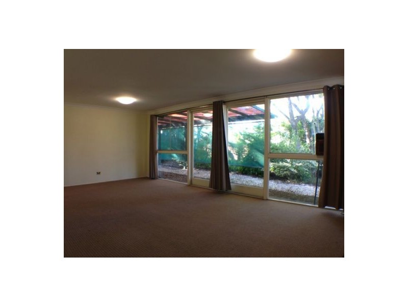 1 Kewarra Street, Kenmore QLD 4069