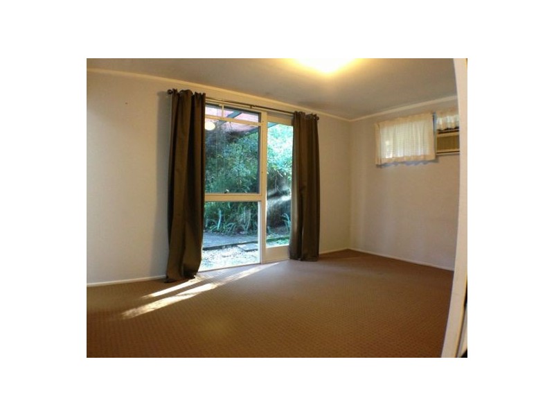 1 Kewarra Street, Kenmore QLD 4069