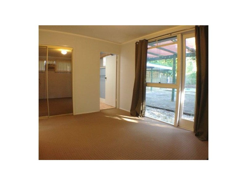 1 Kewarra Street, Kenmore QLD 4069