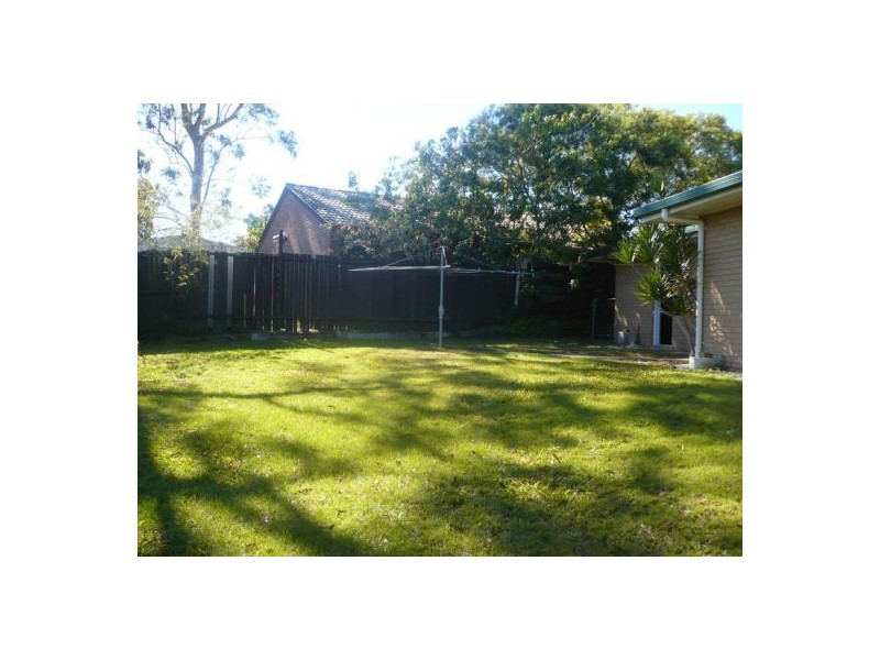 4 Apunya Close, Riverhills QLD 4074