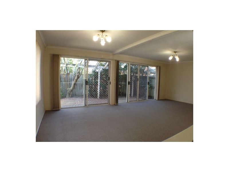 1/1 Abel Smith Crescent, Mount Ommaney QLD 4074