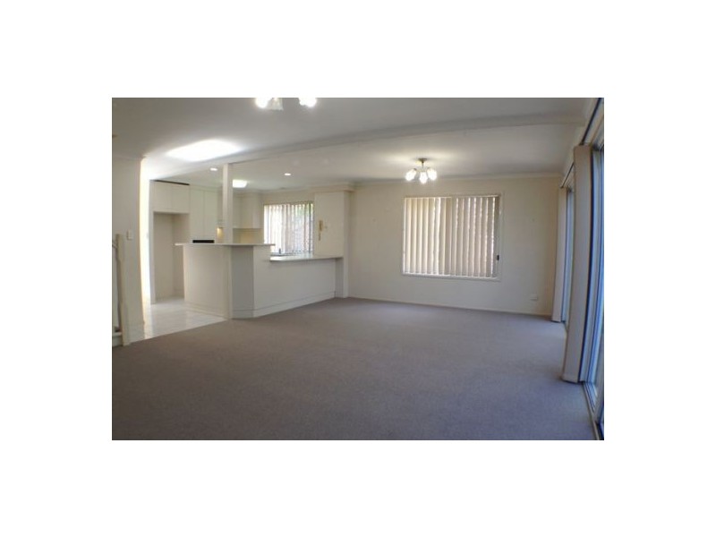 1/1 Abel Smith Crescent, Mount Ommaney QLD 4074