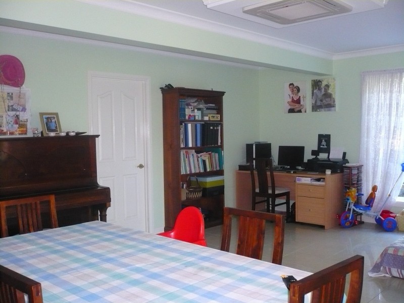 15 Woodlands Avenue, Camira QLD 4300