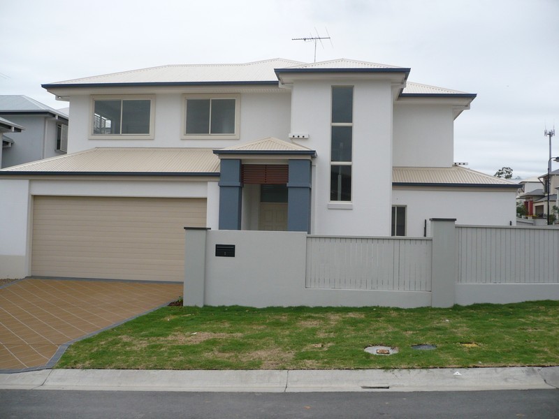 1 Fairway Court, Mount Ommaney QLD 4074