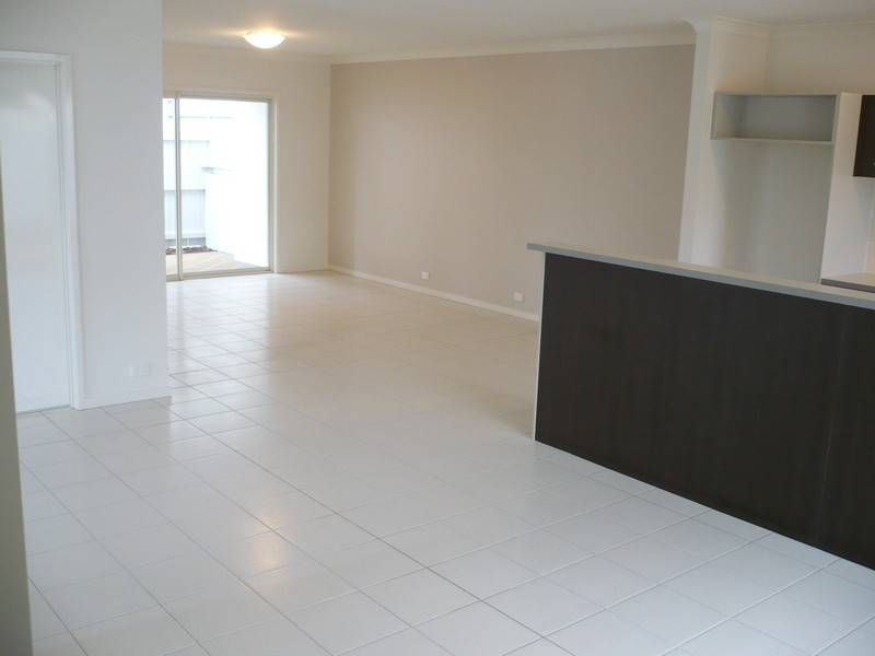 1 Fairway Court, Mount Ommaney QLD 4074