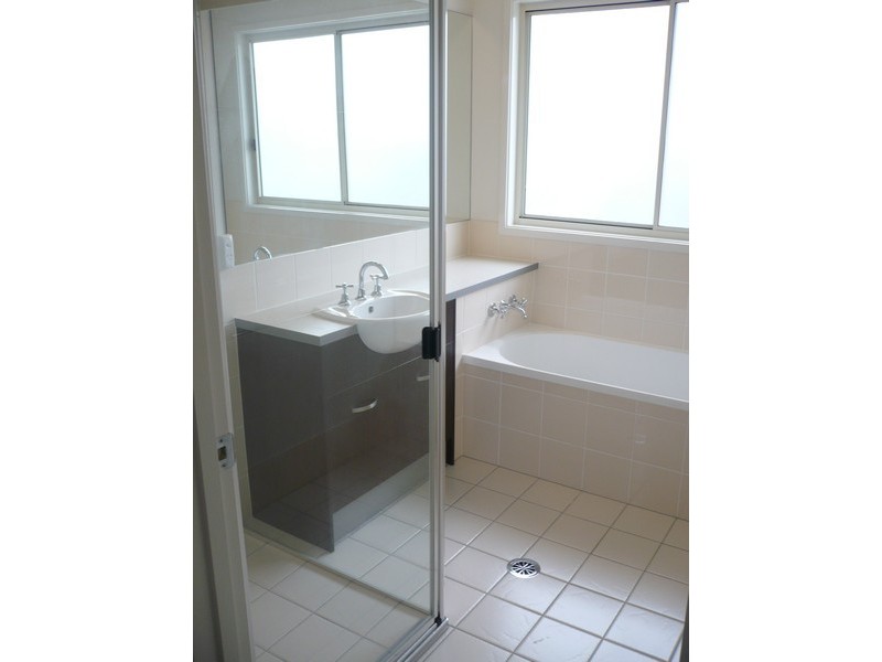 1 Fairway Court, Mount Ommaney QLD 4074