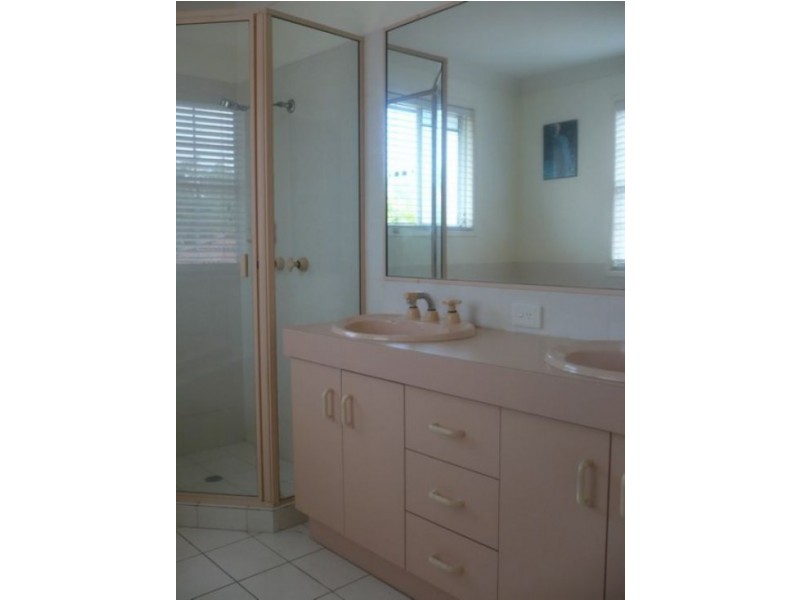 8 Baikal Place, Westlake QLD 4074