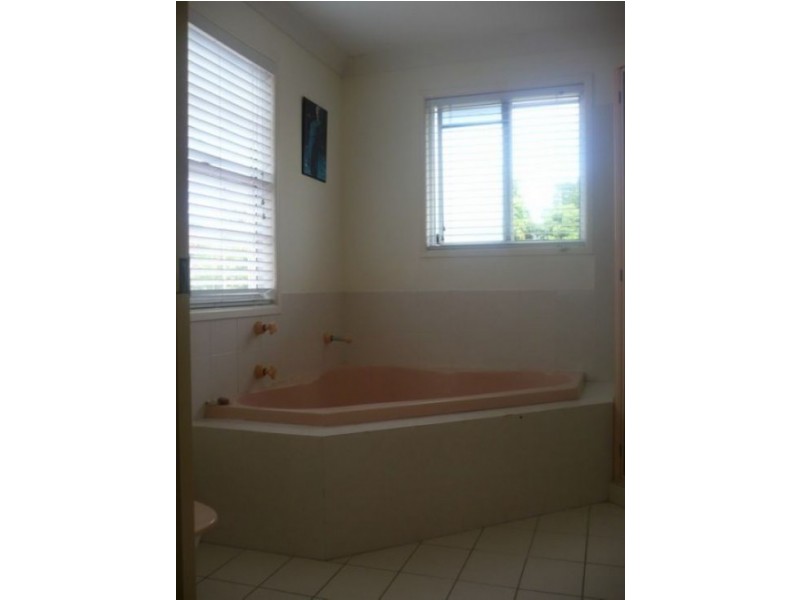 8 Baikal Place, Westlake QLD 4074