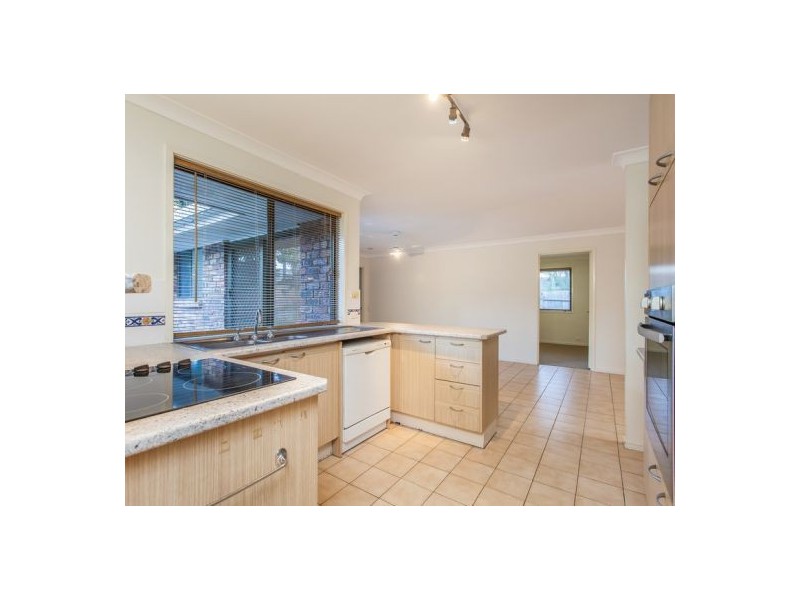 8 Carnegie Street, Westlake QLD 4074