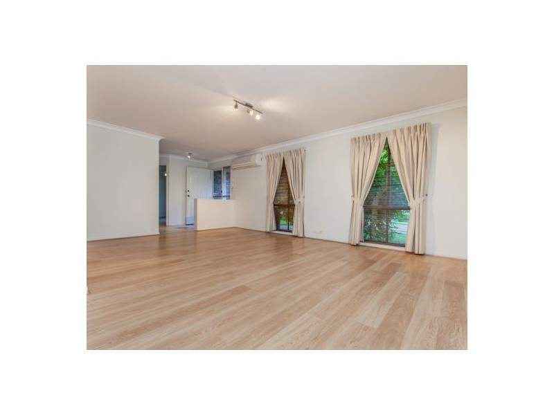 8 Carnegie Street, Westlake QLD 4074