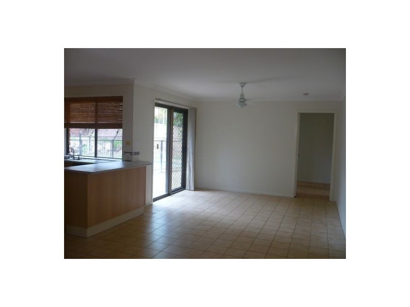 8 Carnegie Street, Westlake QLD 4074