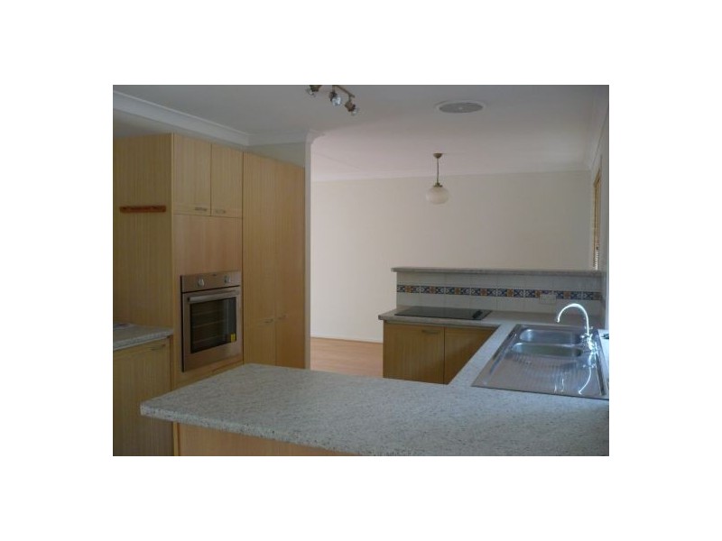 8 Carnegie Street, Westlake QLD 4074