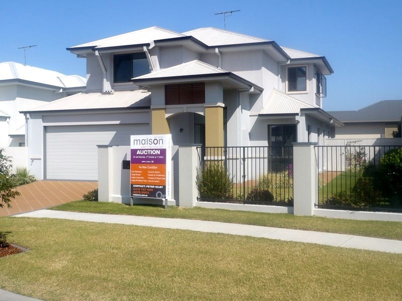 8 Greenway Circuit, Mount Ommaney QLD 4074