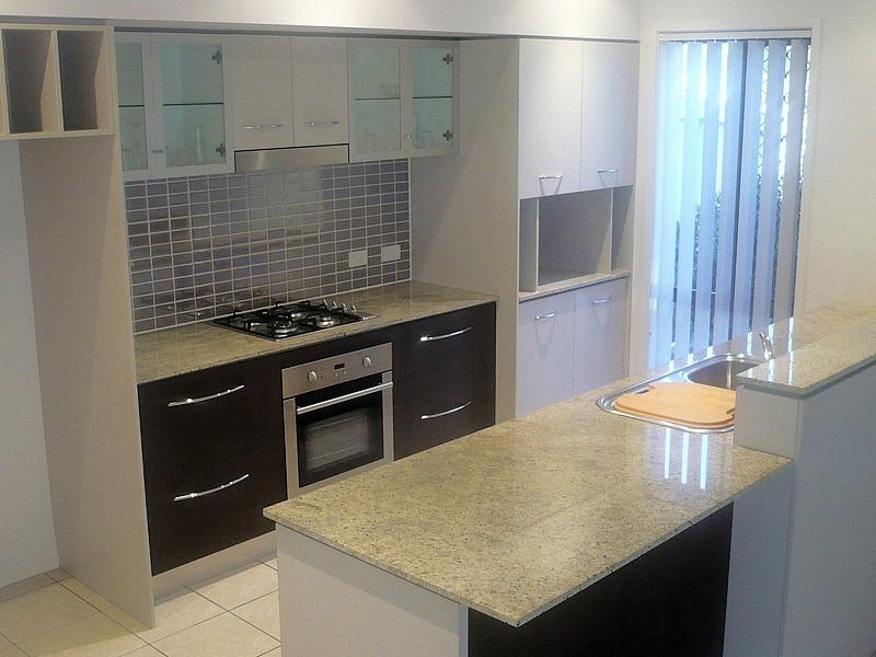 8 Greenway Circuit, Mount Ommaney QLD 4074