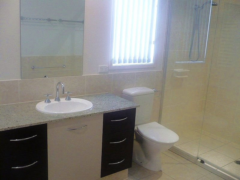 8 Greenway Circuit, Mount Ommaney QLD 4074