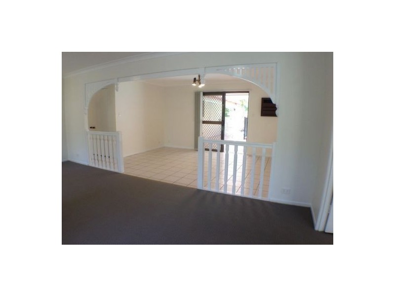 16 Andros Street, Chapel Hill QLD 4069