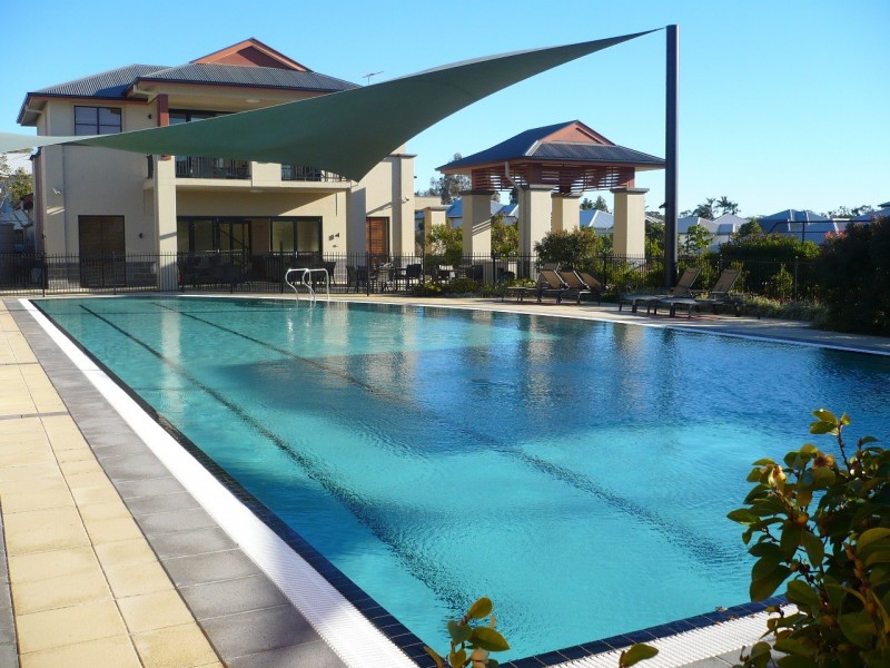 74 Greenway Cct, Mount Ommaney QLD 4074