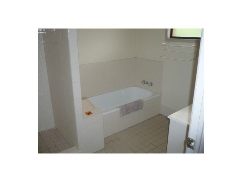 4 Reef Close, Jamboree Heights QLD 4074