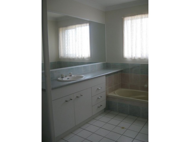 33 Vakuta Street, Fig Tree Pocket QLD 4069