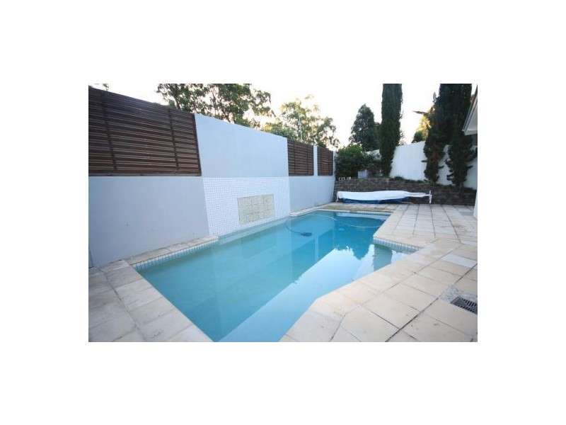 4 Kulki Place, Chapel Hill QLD 4069