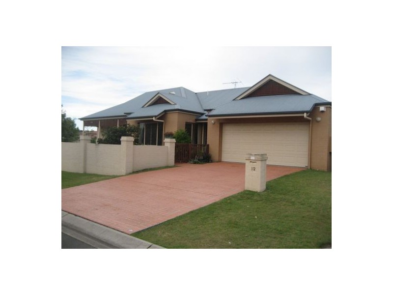 12 Lakeside Circuit, Sinnamon Park QLD 4073