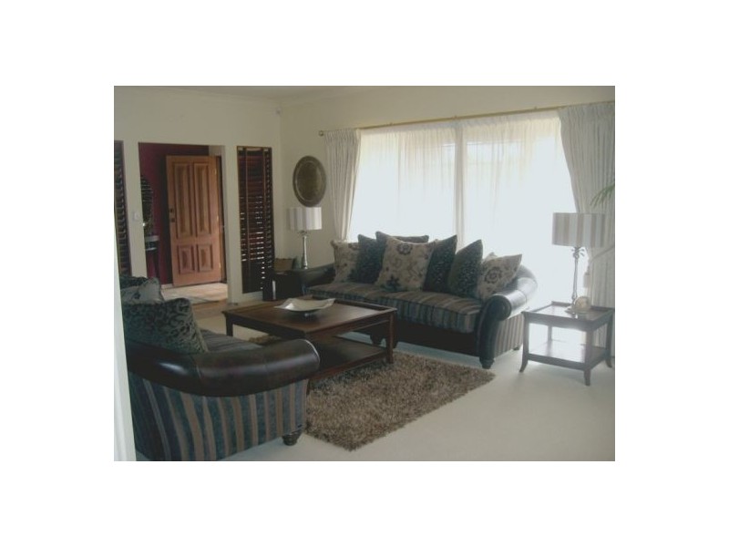 12 Lakeside Circuit, Sinnamon Park QLD 4073