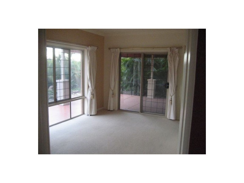 12 Lakeside Circuit, Sinnamon Park QLD 4073