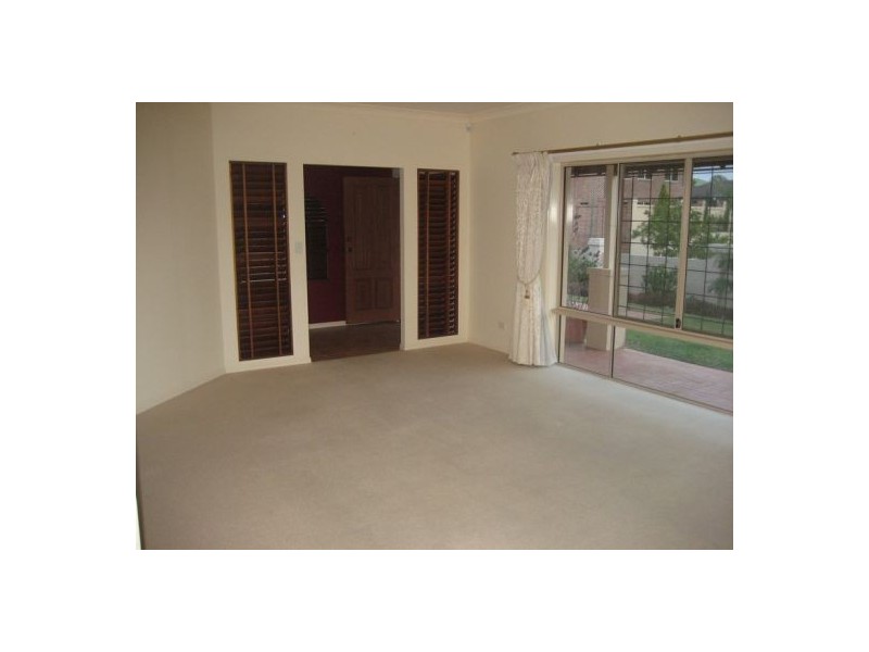 12 Lakeside Circuit, Sinnamon Park QLD 4073