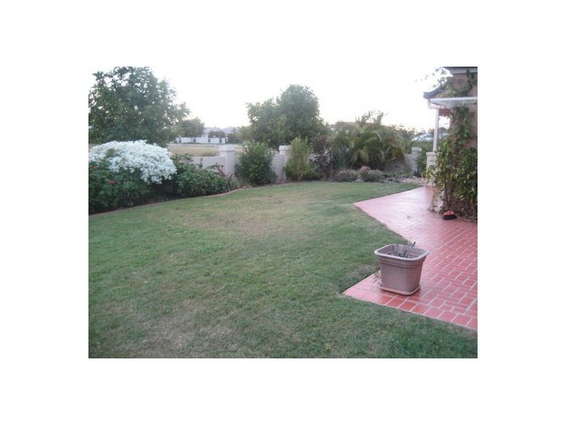 12 Lakeside Circuit, Sinnamon Park QLD 4073