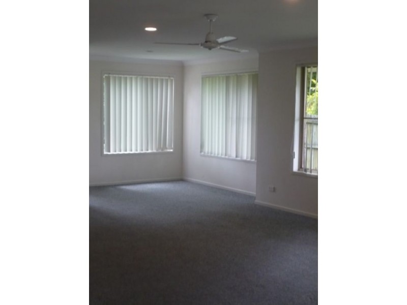 16 Derwent Place, Riverhills QLD 4074