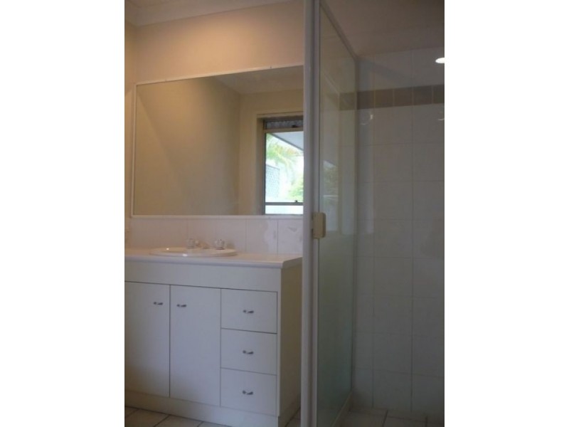 16 Derwent Place, Riverhills QLD 4074