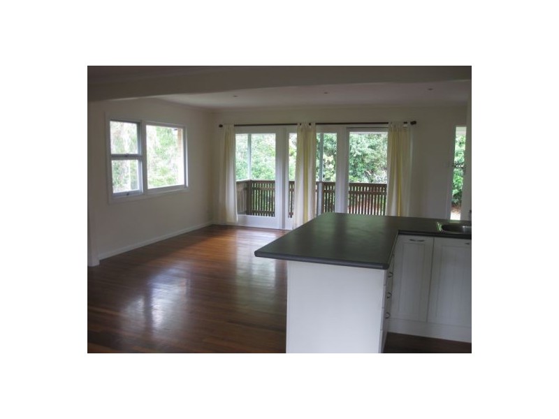 2 Praeger Street, Chapel Hill QLD 4069