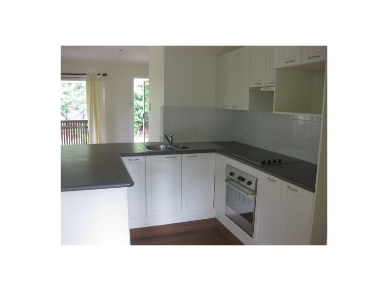 2 Praeger Street, Chapel Hill QLD 4069