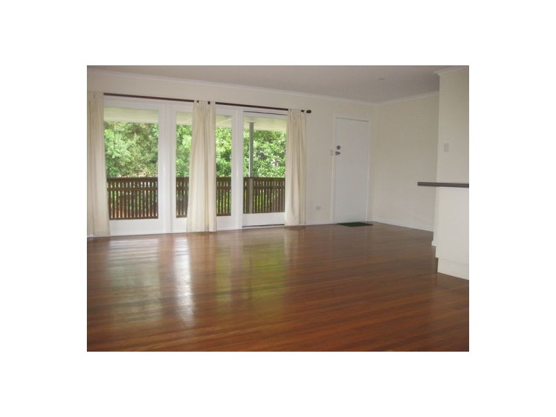 2 Praeger Street, Chapel Hill QLD 4069