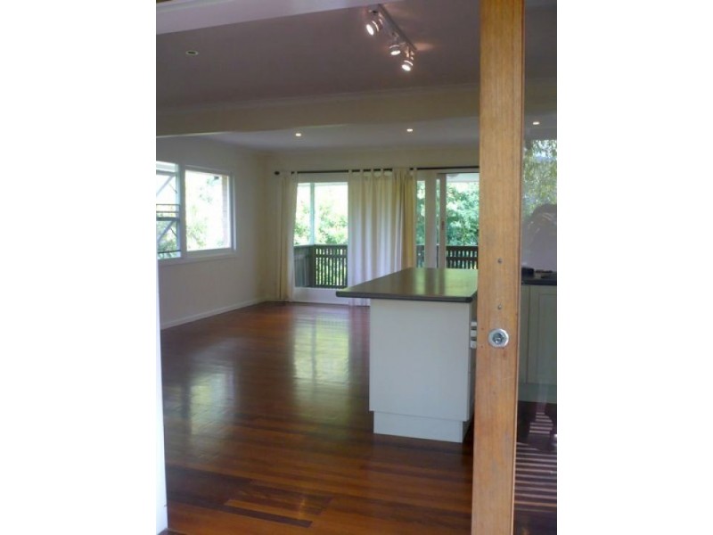 2 Praeger Street, Chapel Hill QLD 4069