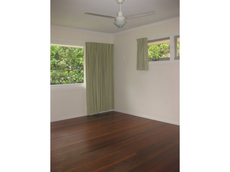 2 Praeger Street, Chapel Hill QLD 4069