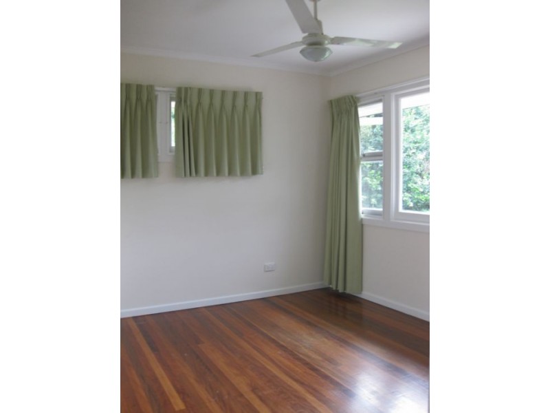 2 Praeger Street, Chapel Hill QLD 4069