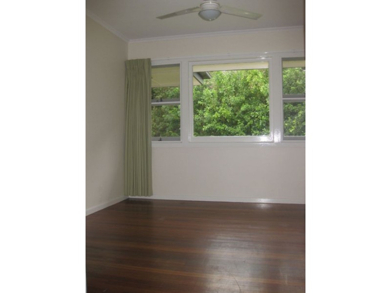 2 Praeger Street, Chapel Hill QLD 4069