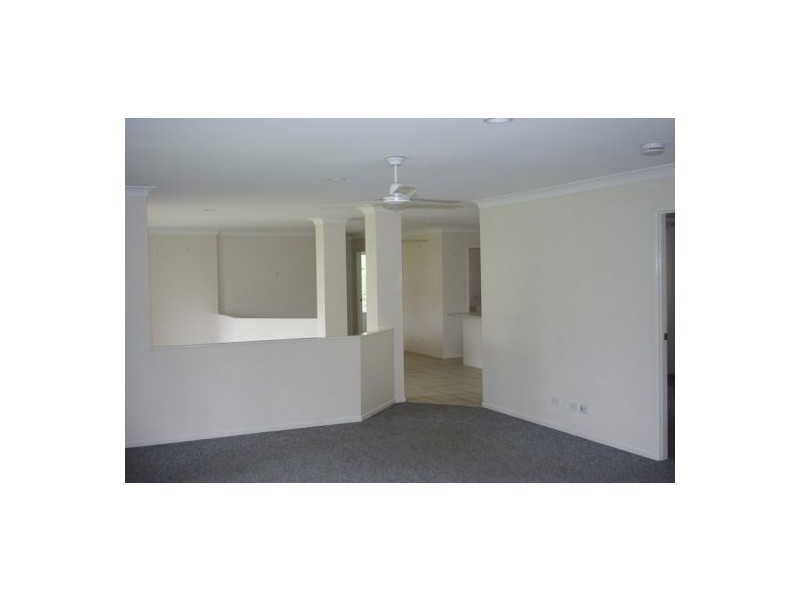 16 Derwent Place, Riverhills QLD 4074