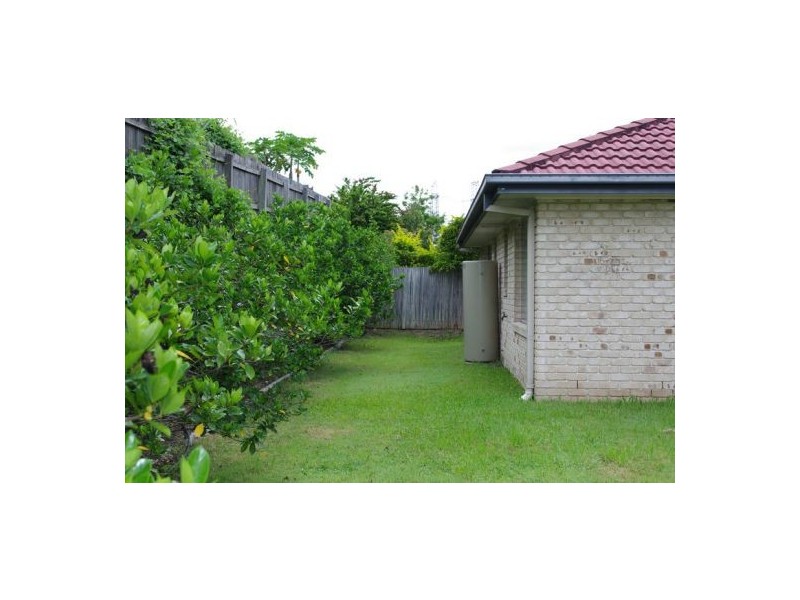16 Derwent Place, Riverhills QLD 4074