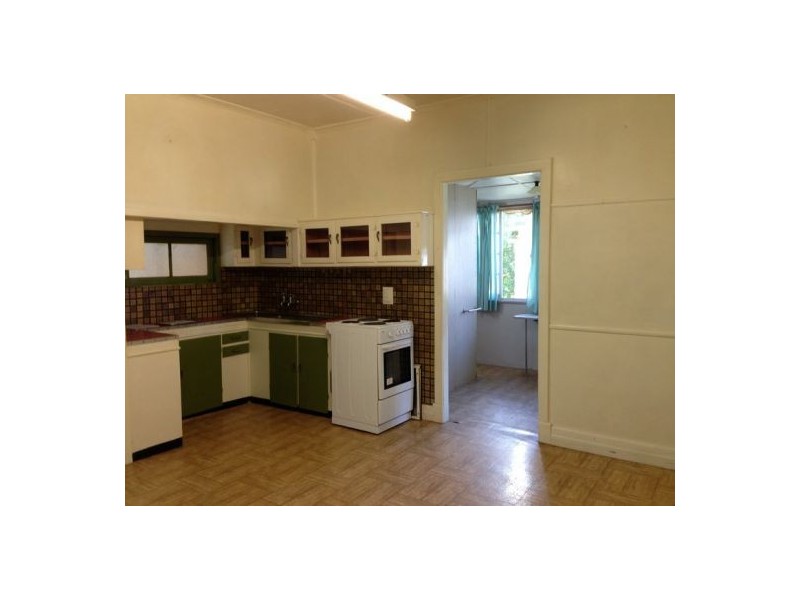 42 Alexandra St, North Booval QLD 4304