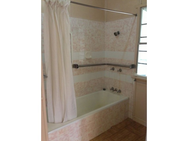 42 Alexandra St, North Booval QLD 4304