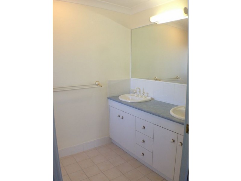 84 McPherson Road, Sinnamon Park QLD 4073