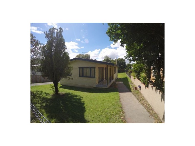 16 Southern Cross Avenue, Darra QLD 4076