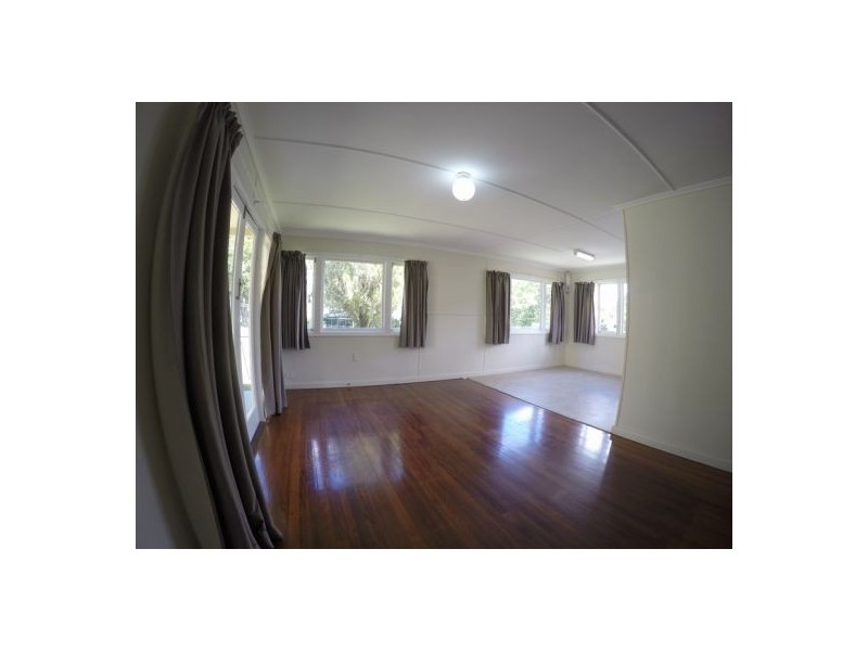 16 Southern Cross Avenue, Darra QLD 4076