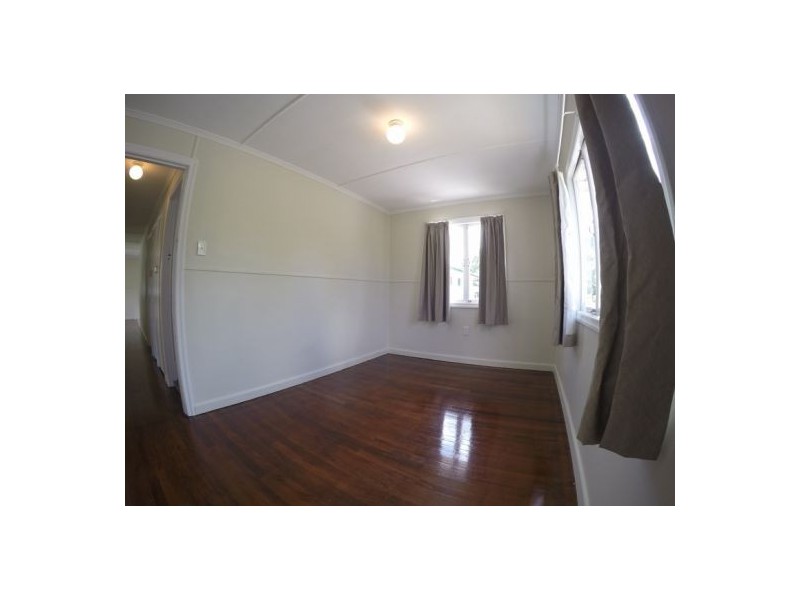 16 Southern Cross Avenue, Darra QLD 4076